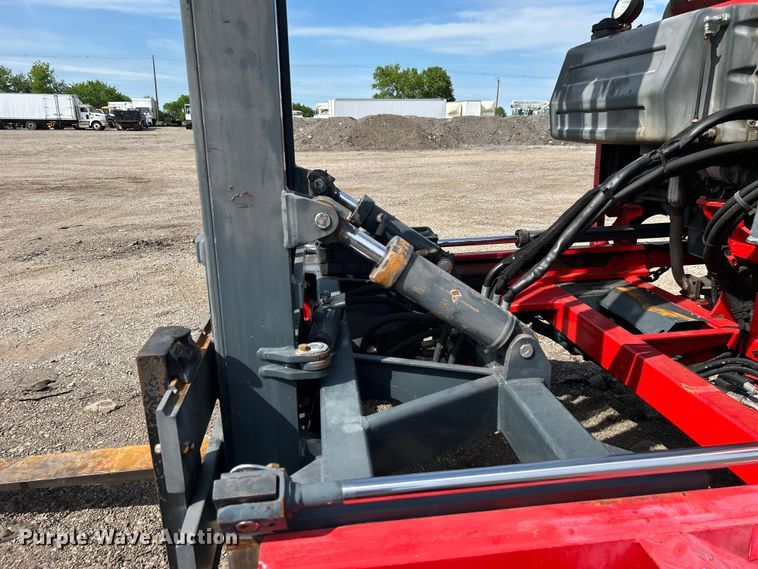 image for item EG1497 2001 Moffett M5500 forklift