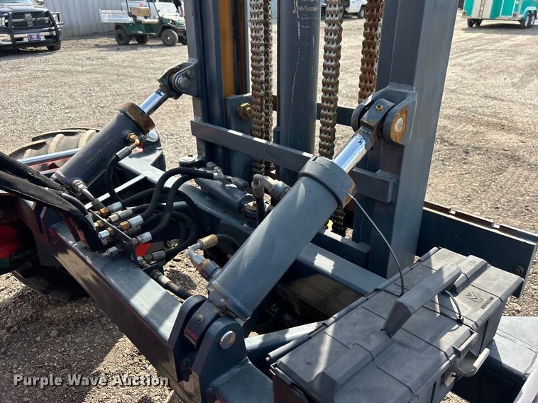 image for item EG1497 2001 Moffett M5500 forklift