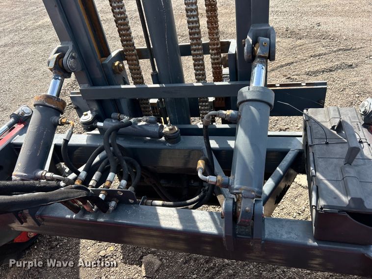 image for item EG1497 2001 Moffett M5500 forklift