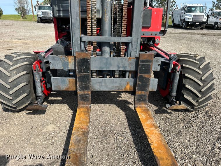 image for item EG1497 2001 Moffett M5500 forklift