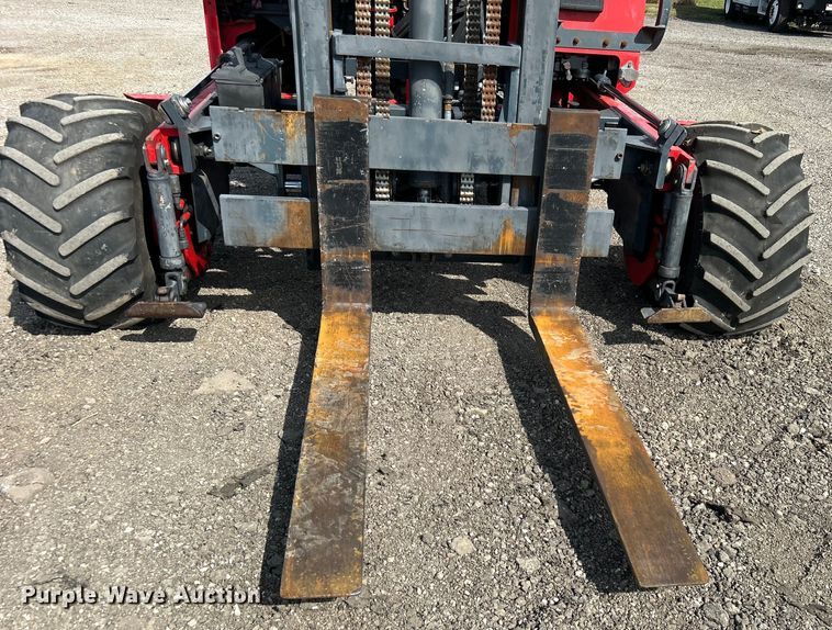 image for item EG1497 2001 Moffett M5500 forklift