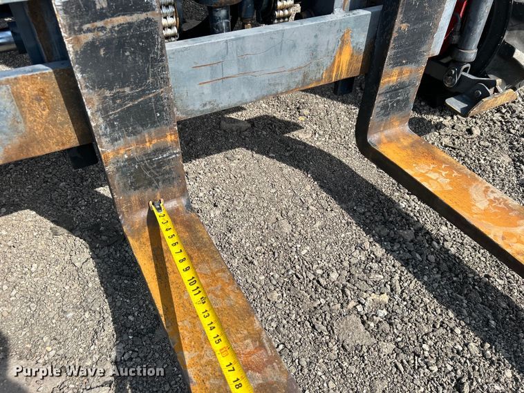 image for item EG1497 2001 Moffett M5500 forklift