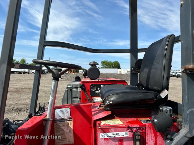 image for item EG1497 2001 Moffett M5500 forklift