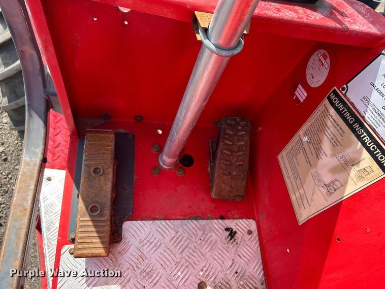 image for item EG1497 2001 Moffett M5500 forklift