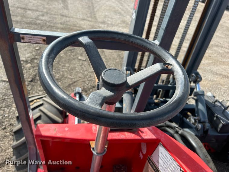 image for item EG1497 2001 Moffett M5500 forklift