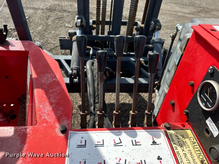 image for item EG1497 2001 Moffett M5500 forklift