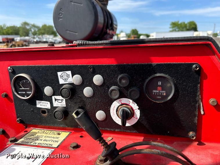 image for item EG1497 2001 Moffett M5500 forklift