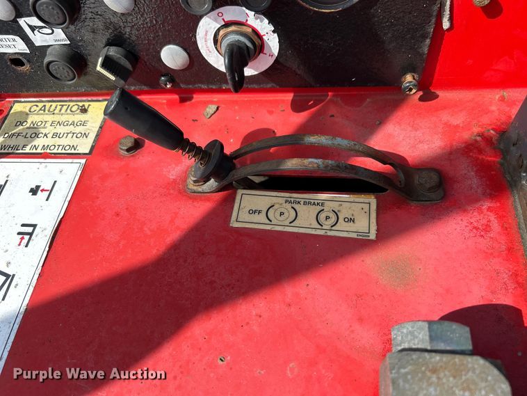 image for item EG1497 2001 Moffett M5500 forklift