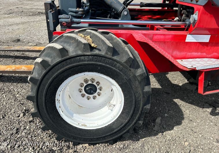 image for item EG1497 2001 Moffett M5500 forklift