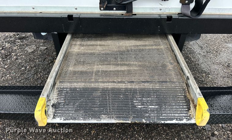 image for item EG1500 2015 Isuzu  NPR box truck