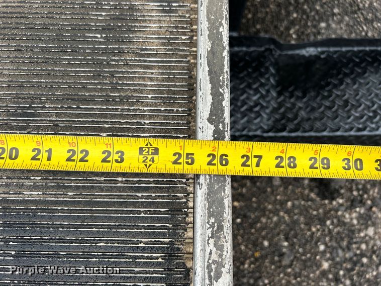 image for item EG1500 2015 Isuzu  NPR box truck