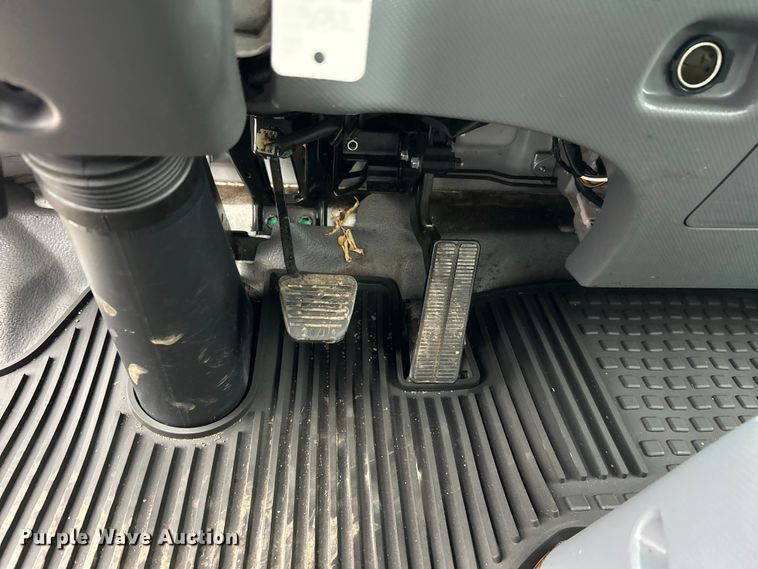 image for item EG1500 2015 Isuzu  NPR box truck