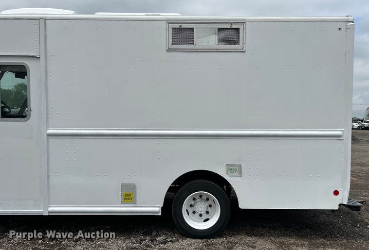 image for item EG1513 2018 Freightliner  MT45 delivery truck