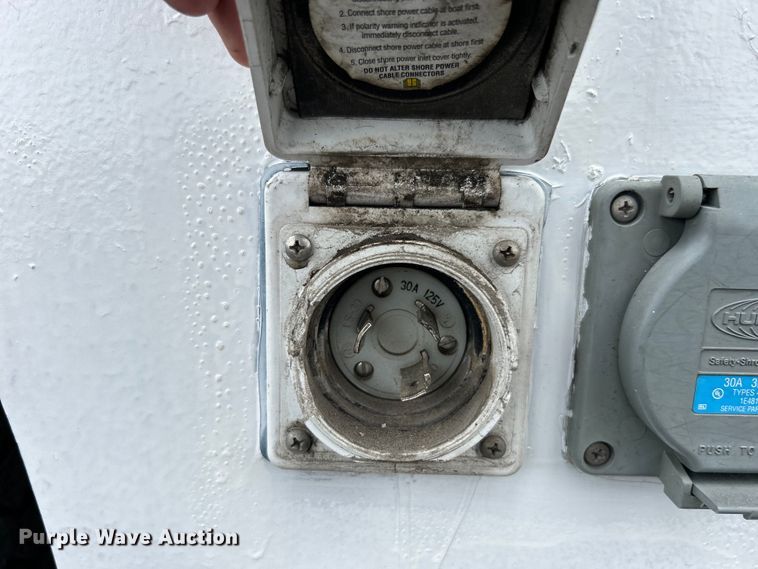 image for item EG1513 2018 Freightliner  MT45 delivery truck