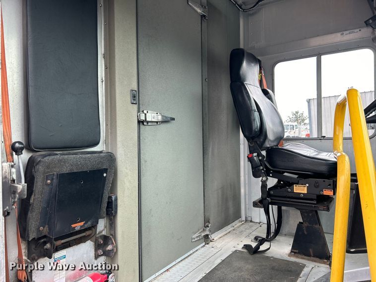 image for item EG1513 2018 Freightliner  MT45 delivery truck