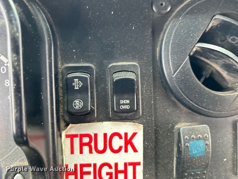 image for item EG1513 2018 Freightliner  MT45 delivery truck