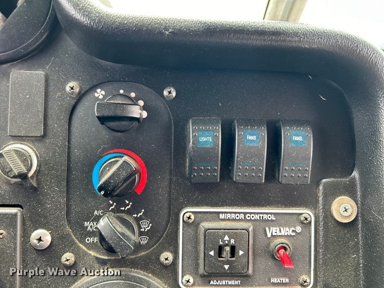 image for item EG1513 2018 Freightliner  MT45 delivery truck