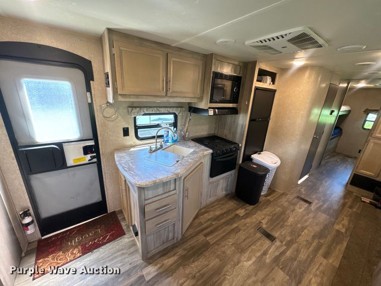 image for item EH5426 2019 Forest River Coachmen Catalina camper