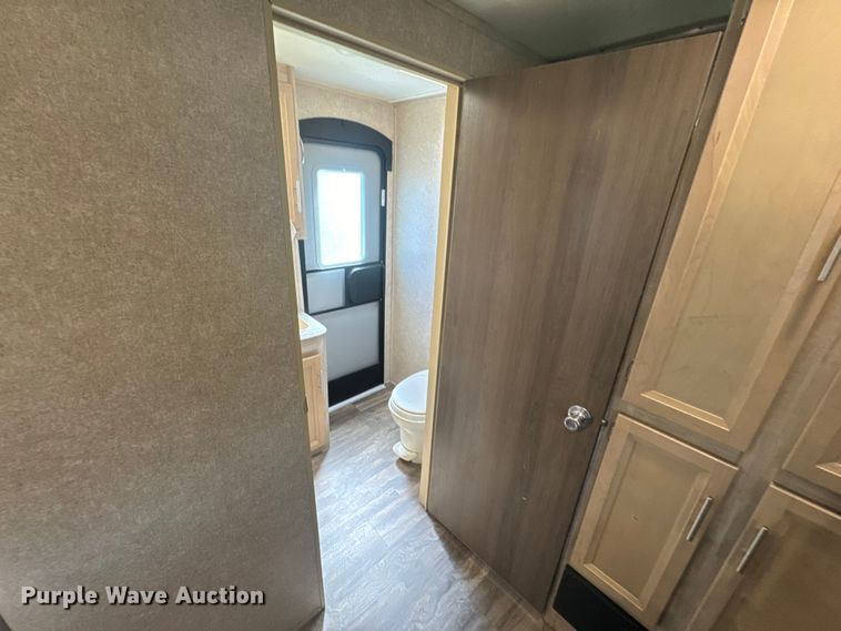 image for item EH5426 2019 Forest River Coachmen Catalina camper