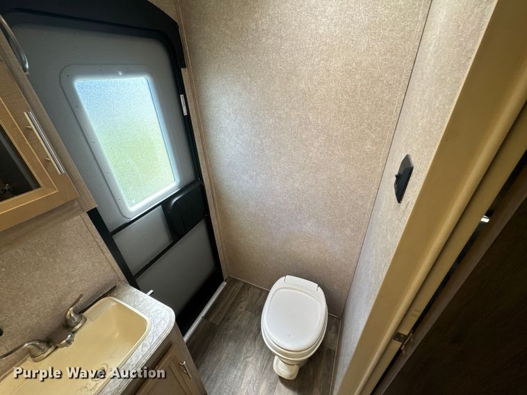 image for item EH5426 2019 Forest River Coachmen Catalina camper