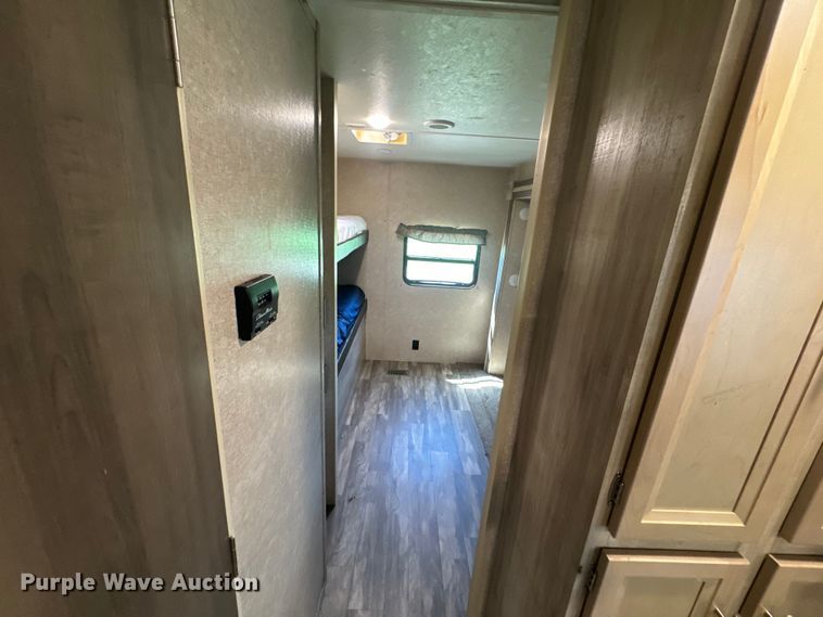 image for item EH5426 2019 Forest River Coachmen Catalina camper