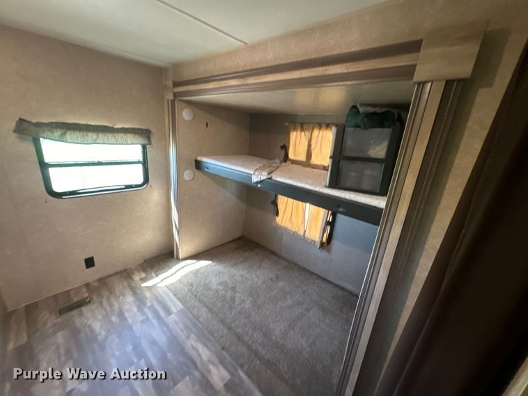 image for item EH5426 2019 Forest River Coachmen Catalina camper