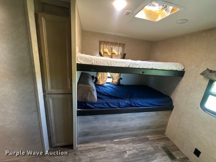 image for item EH5426 2019 Forest River Coachmen Catalina camper