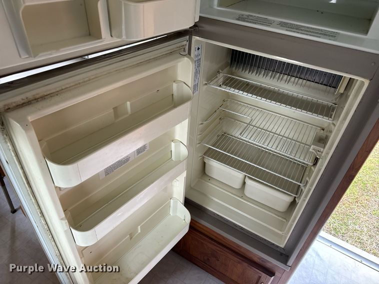 image for item EH6571 2001 Nomad camper