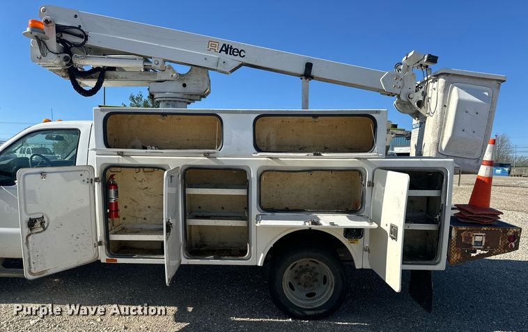 image for item EH6653 2011 Ford F450 Super Duty XL bucket truck