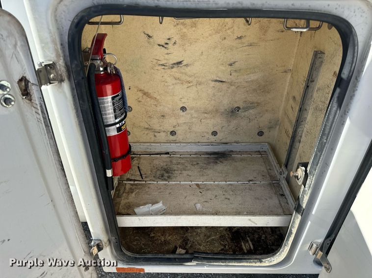 image for item EH6653 2011 Ford F450 Super Duty XL bucket truck