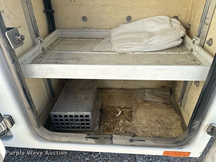 image for item EH6653 2011 Ford F450 Super Duty XL bucket truck