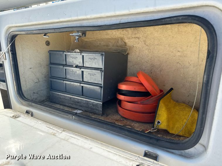 image for item EH6653 2011 Ford F450 Super Duty XL bucket truck