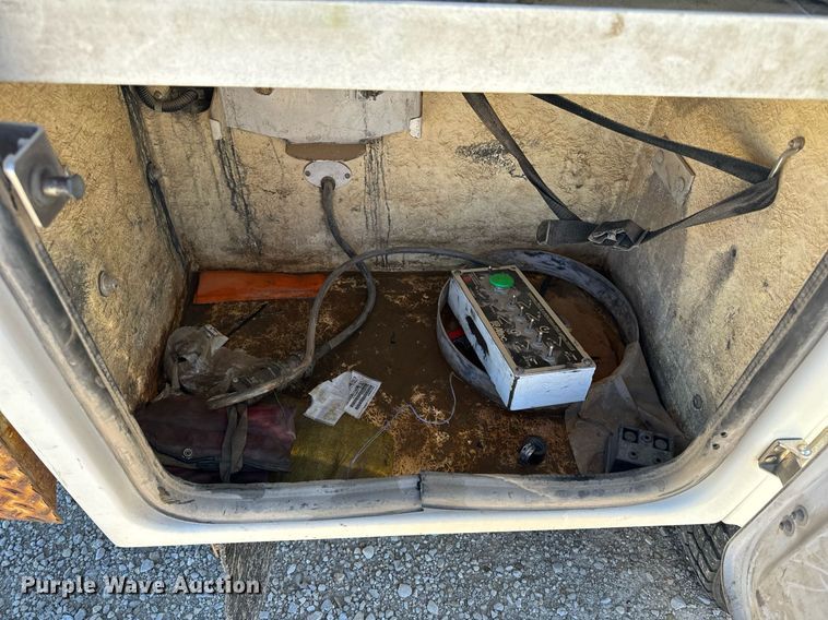 image for item EH6653 2011 Ford F450 Super Duty XL bucket truck