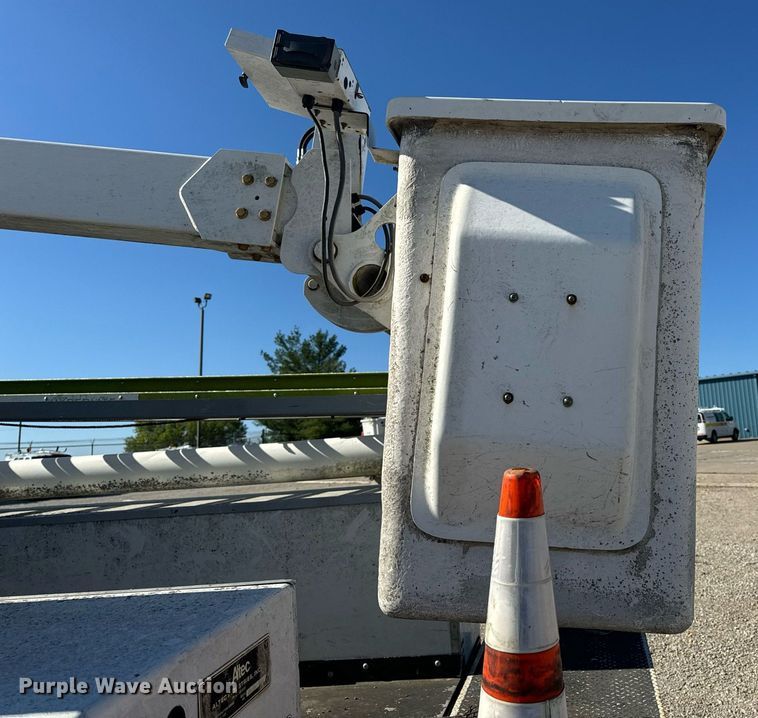 image for item EH6653 2011 Ford F450 Super Duty XL bucket truck