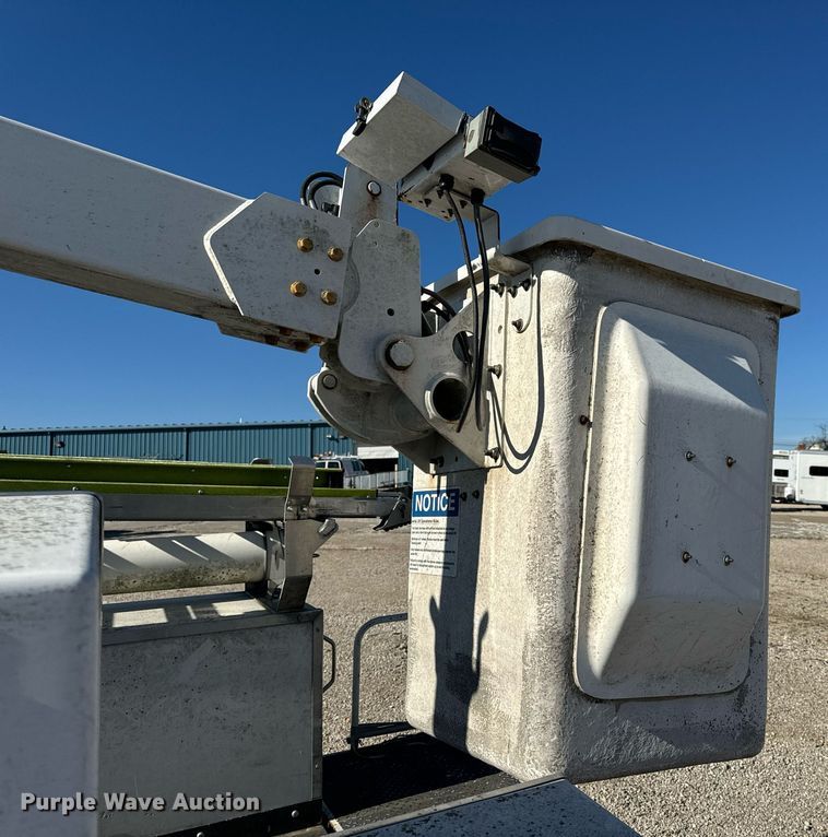 image for item EH6653 2011 Ford F450 Super Duty XL bucket truck