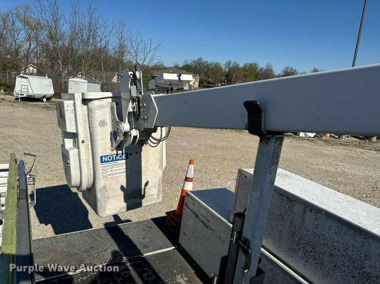 image for item EH6653 2011 Ford F450 Super Duty XL bucket truck