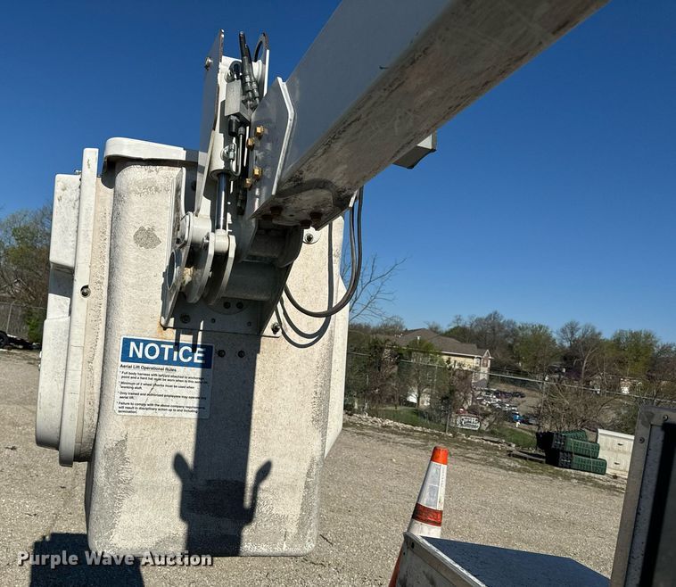 image for item EH6653 2011 Ford F450 Super Duty XL bucket truck