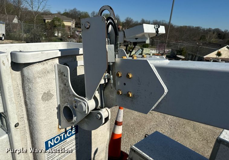 image for item EH6653 2011 Ford F450 Super Duty XL bucket truck