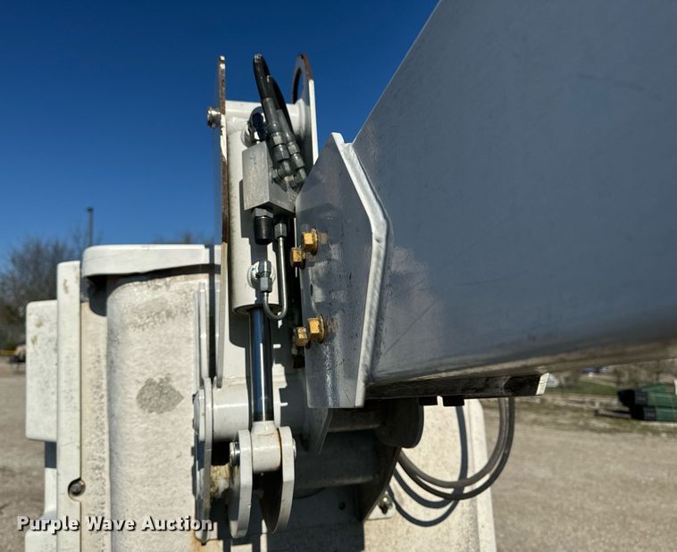 image for item EH6653 2011 Ford F450 Super Duty XL bucket truck