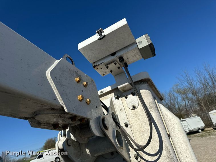 image for item EH6653 2011 Ford F450 Super Duty XL bucket truck