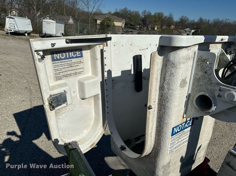 image for item EH6653 2011 Ford F450 Super Duty XL bucket truck