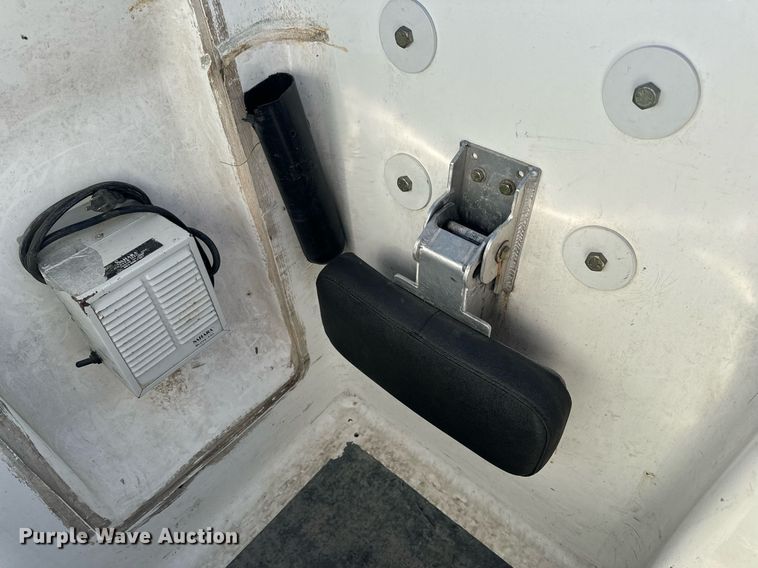 image for item EH6653 2011 Ford F450 Super Duty XL bucket truck