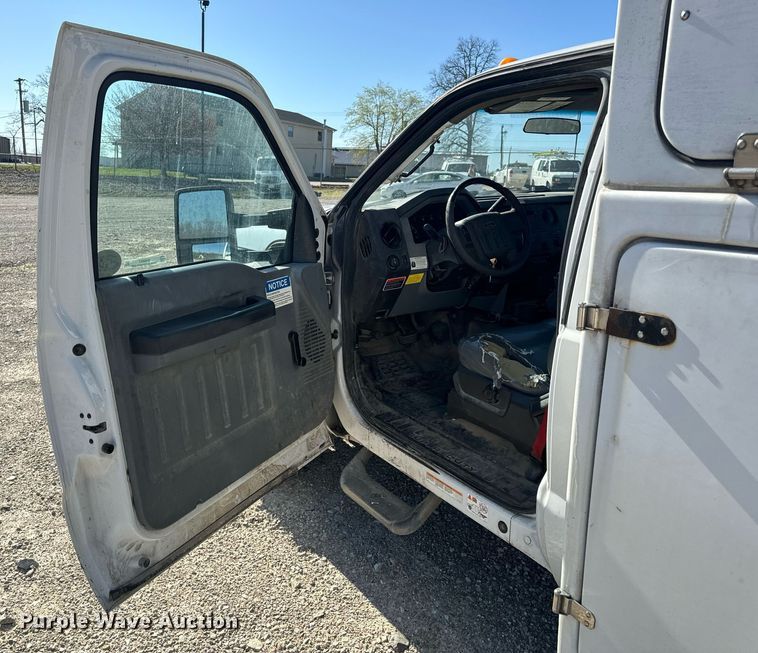 image for item EH6653 2011 Ford F450 Super Duty XL bucket truck