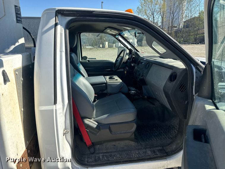 image for item EH6653 2011 Ford F450 Super Duty XL bucket truck