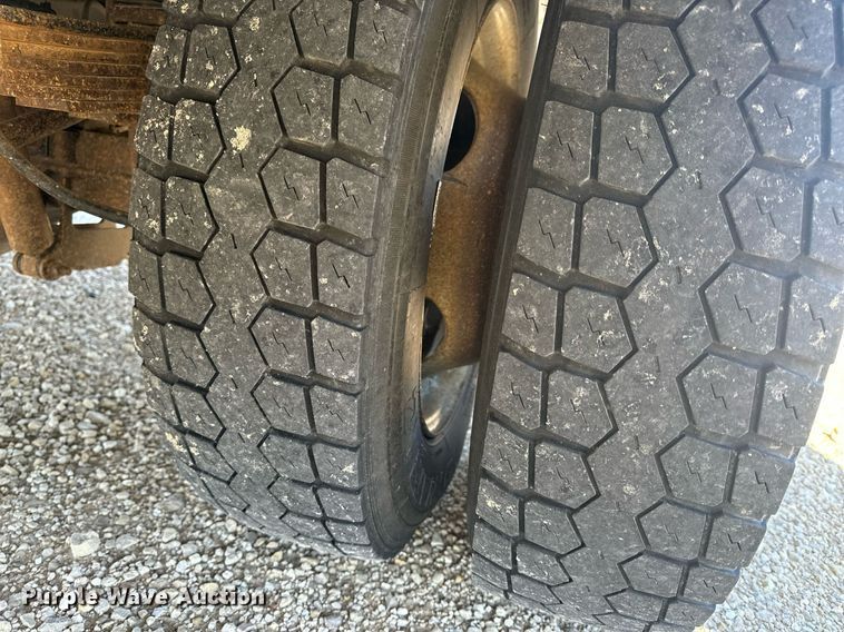 image for item EH6653 2011 Ford F450 Super Duty XL bucket truck