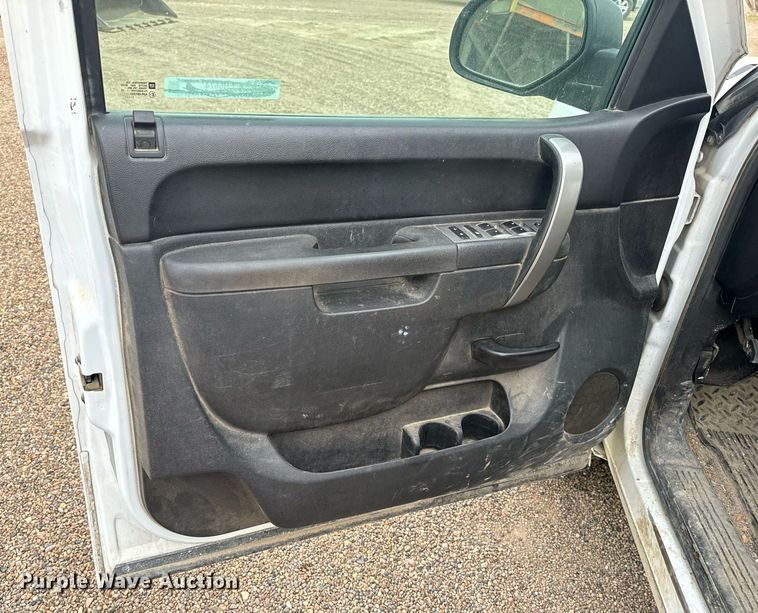 image for item EH6674 2012 Chevrolet Silverado 1500 Crew Cab pickup truck