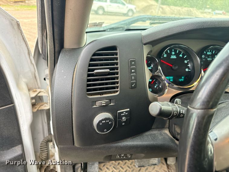 image for item EH6674 2012 Chevrolet Silverado 1500 Crew Cab pickup truck