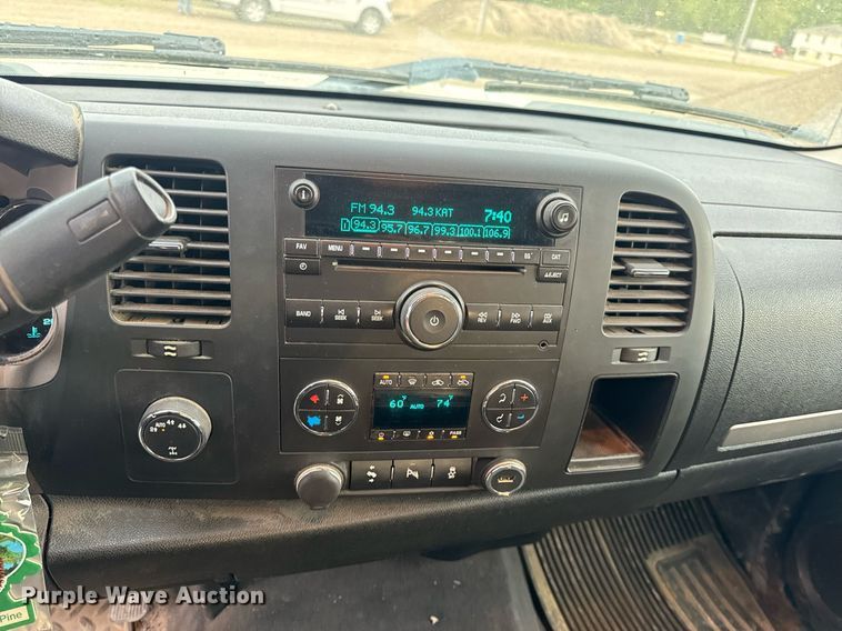 image for item EH6674 2012 Chevrolet Silverado 1500 Crew Cab pickup truck