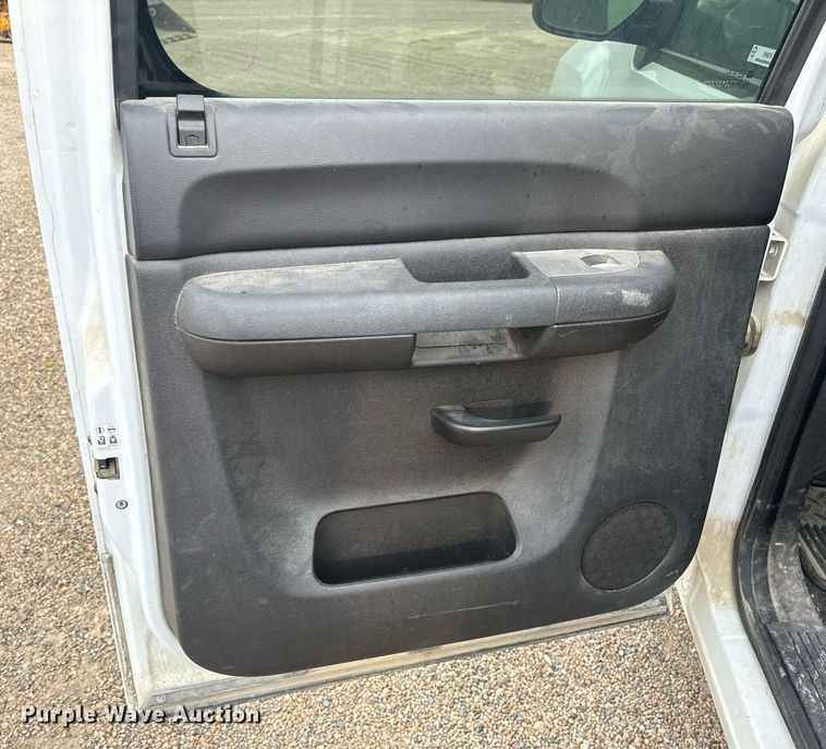 image for item EH6674 2012 Chevrolet Silverado 1500 Crew Cab pickup truck