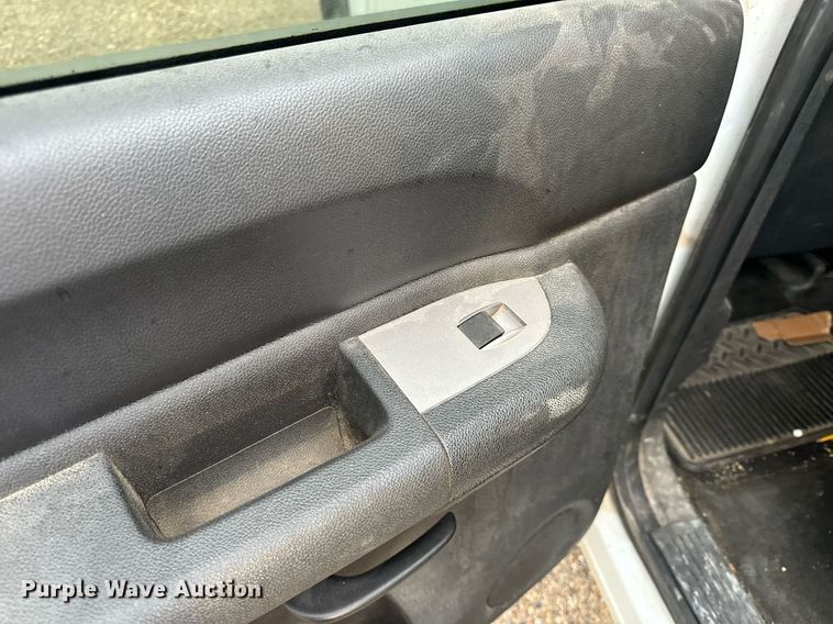 image for item EH6674 2012 Chevrolet Silverado 1500 Crew Cab pickup truck